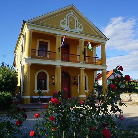 Joe Bacsi Rezidenciaja Apartment Kisharsány Exterior photo